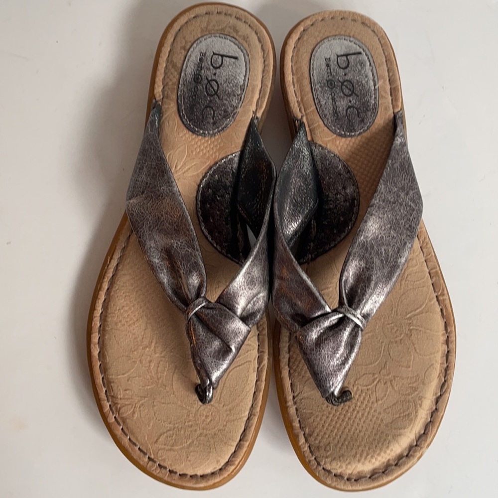 b.o.c. Born Concepts metallic leather cushioned footbed sandals size 8 - Picture 4 of 7